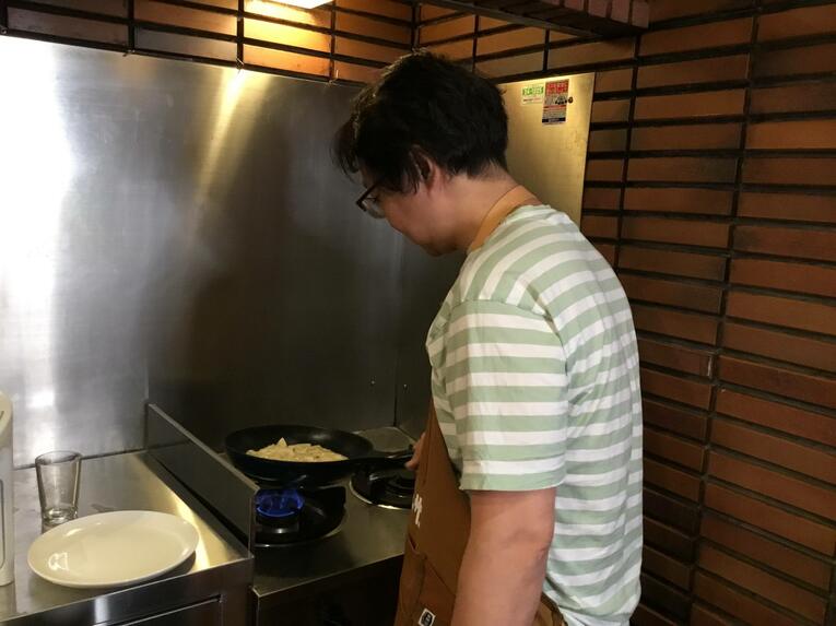 【プロ野球キャンプ】宮崎が誇る面白混沌スーパーの “逆転満塁ホームラン餃子”  ホークスの餃子王子もびっくり？(15)