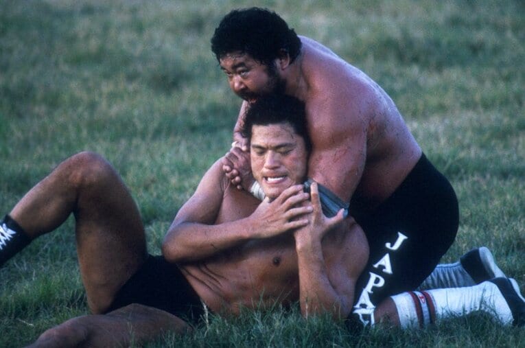 1987年10月4日、アントニオ猪木とマサ斎藤による「巌流島決戦」 ／ photograph by Essei Hara