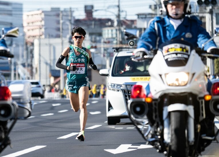 中村唯翔は篠藤淳の記録を14年ぶりに更新し、金栗四三杯を手にした　©Nanae Suzuki