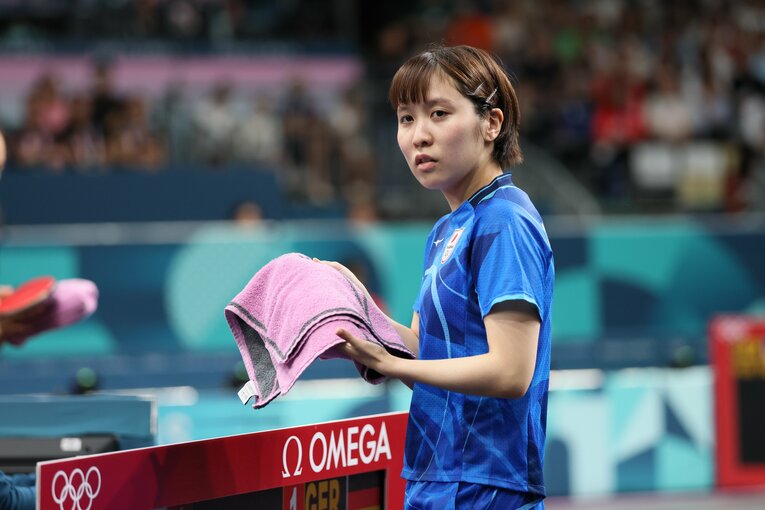 女子卓球団体準決勝、シングルスに臨む平野　©Kaoru Watanabe/JMPA