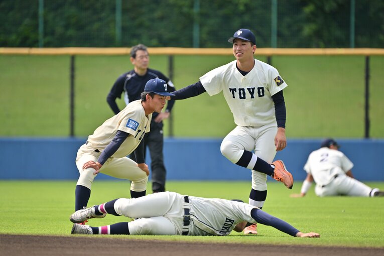 侍ジャパン大学代表選手選考合宿で談笑する細野　©︎Hideki Sugiyama