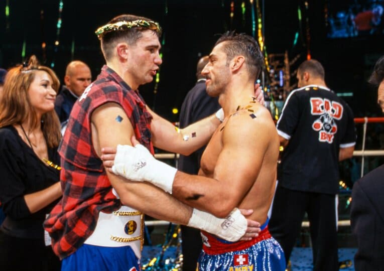 健闘を称え合うアーツとフグ　©Susumu Nagao