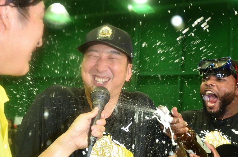 【ビールかけ…貴重カット多数】リーグ優勝直後のビールかけで ©Hideki Sugiyama