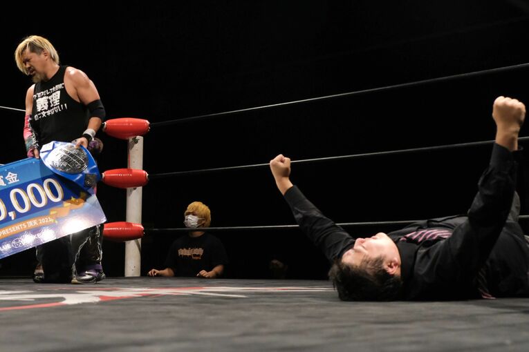 「凶器は模範六法」「伊製高級スーツでリングイン」異色の“東大卒”弁護士・川邉賢一郎がプロレスラーになるまで(8)