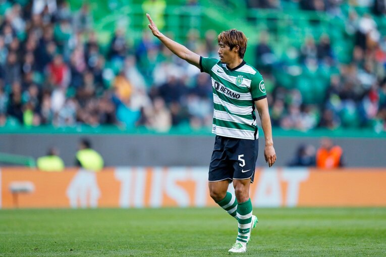 「モリタ、モリタ」とポルトガル地元カメラマン称賛…冨安健洋vs守田英正が「試合後にユニ交換」“EL日本人対決”を撮った(52)