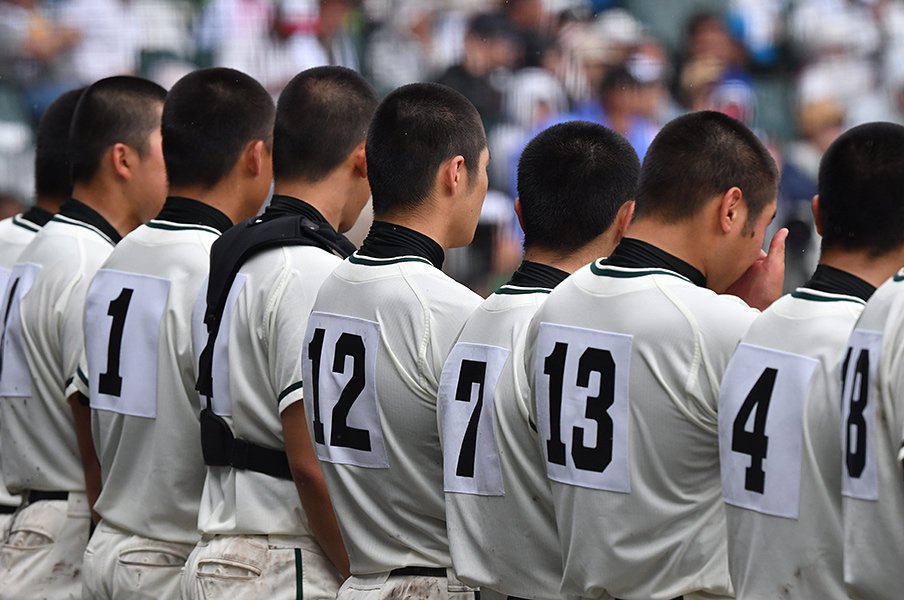 甲子園に着いた学校が悩むこと。昔は選手のケンカ、今は体重増加?<Number Web> photograph by Hideki Sugiyama