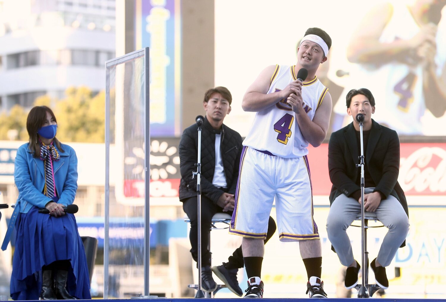 DeNAファン感謝祭で漫画『スラムダンク』に登場する「牧紳一」の格好で登場し、会場を盛り上げた牧秀悟　©︎Sankei Shimbun　