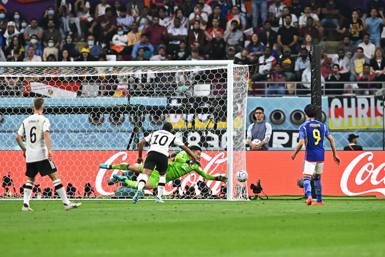 ドイツ戦でニャブリのシュートをストップする権田修一。同試合のMOMにも選出された　©Takuya Kaneko/JMPA