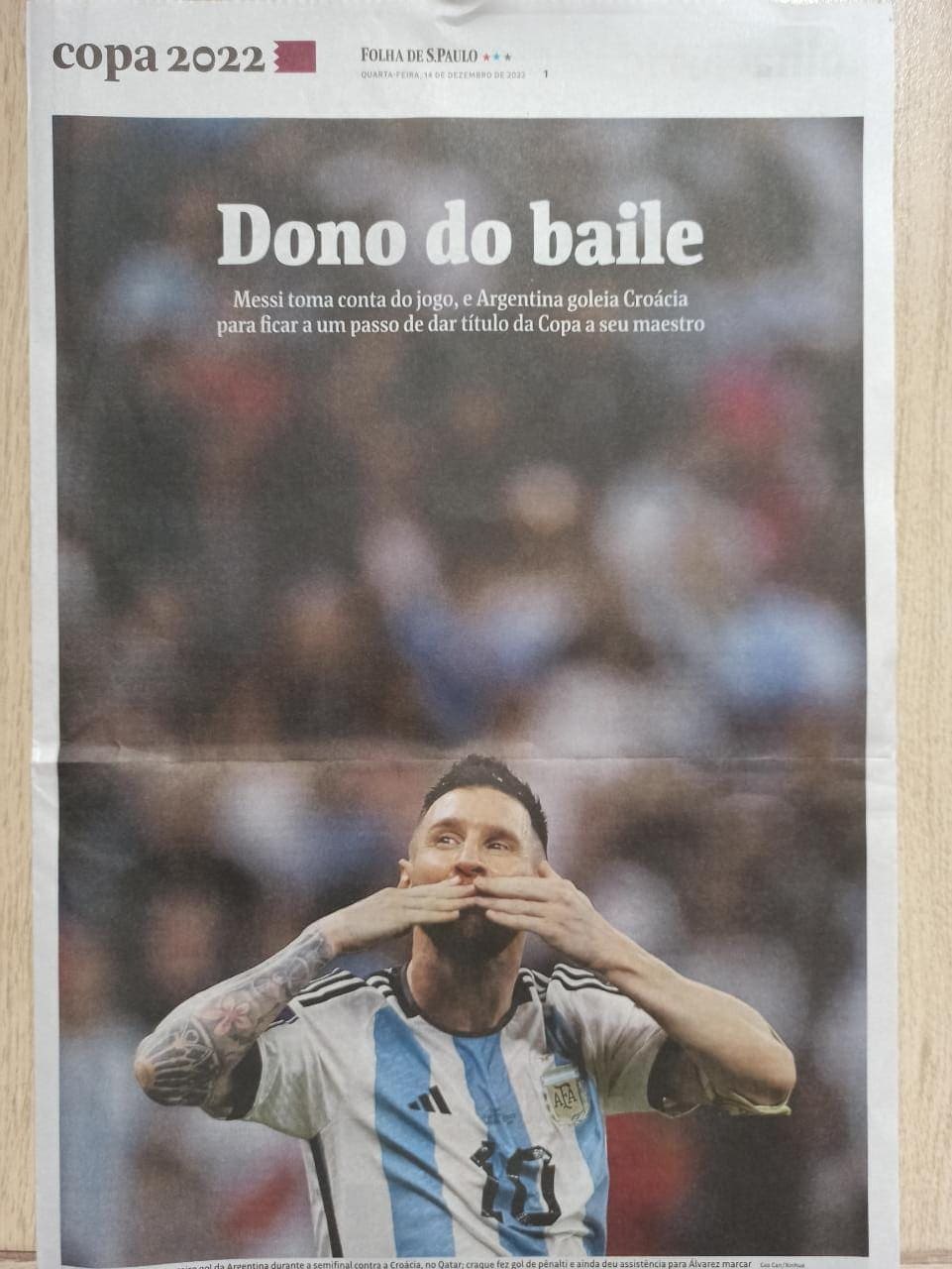 「ダンスパーティーの主役」（日刊紙『フォーリャ・デ・サンパウロ』）©Hiroaki Sawada