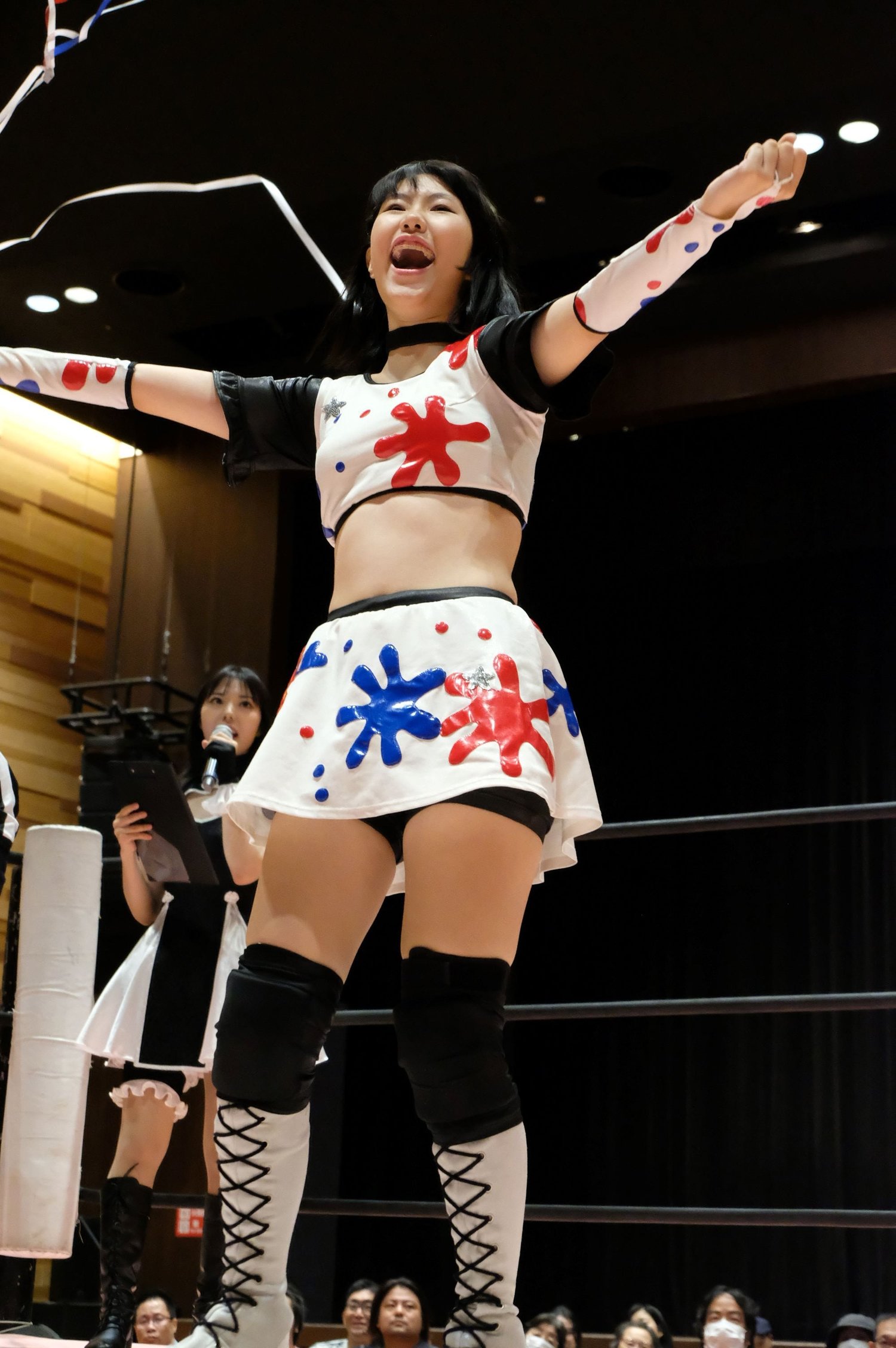 黒崎も「やりたいこと全部やったなと思って笑いたい」と語った。夢への門戸は開かれている(写真はレスラー時代)