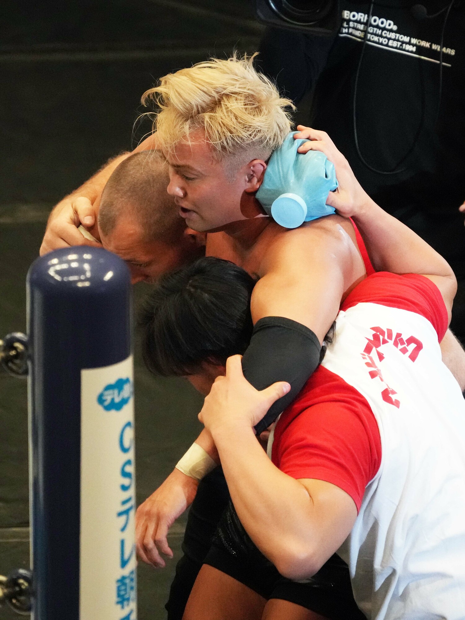 4月8日の両国国技館。SANADAに敗れて引き揚げるオカダ・カズチカ