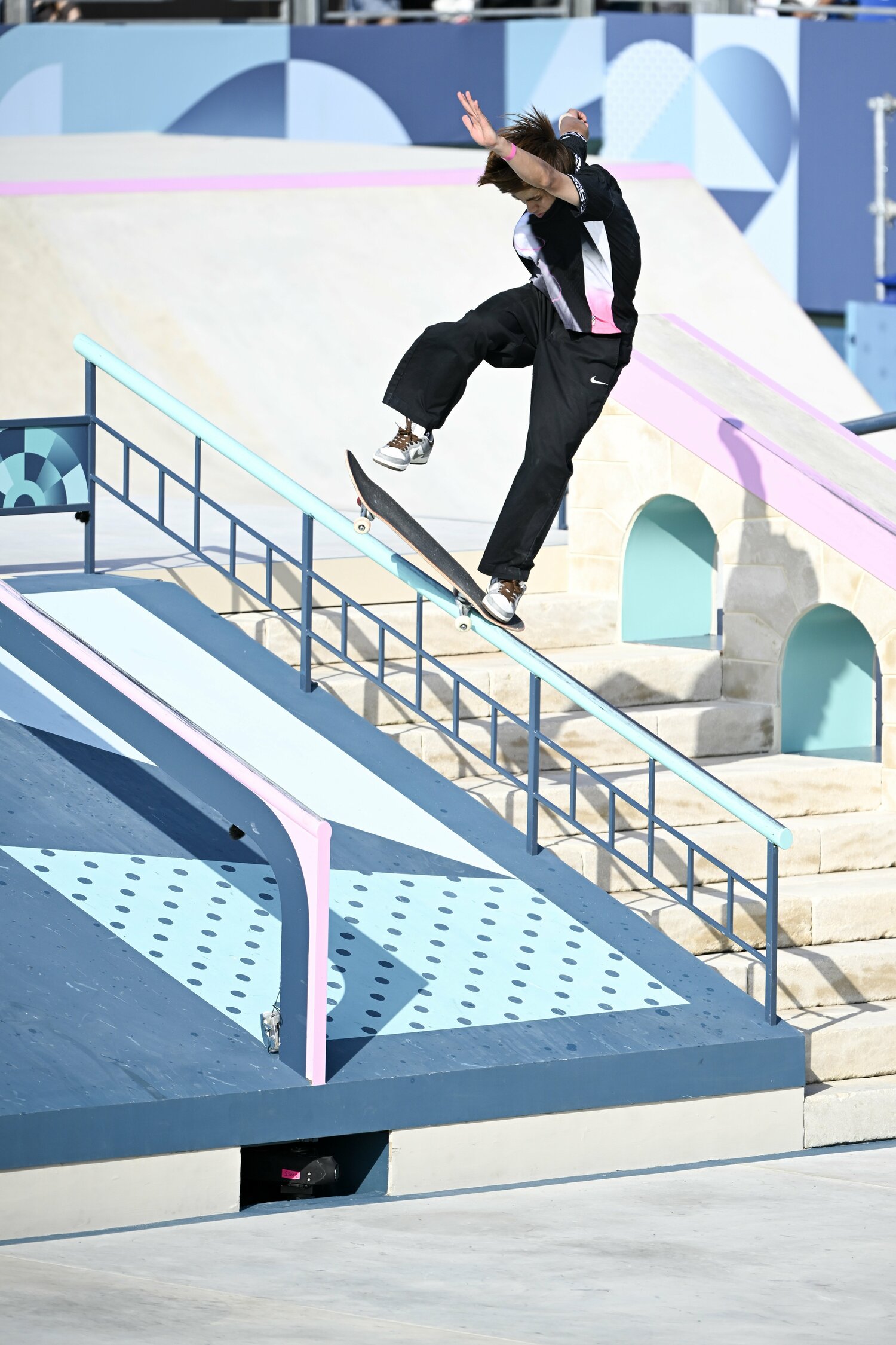 何度でも見たい、堀米雄斗の“5本目”。板と車輪部分ががっちりレールにはまる【2枚目／全3枚】　©Asami Enomoto／JMPA