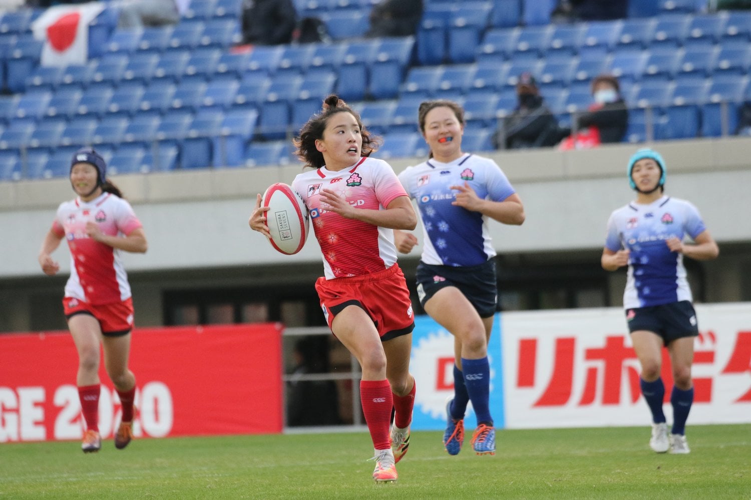 チャレンジマッチ2試合目。鋭いステップで抜け出しトライを決めた　©Nobuhiko Otomo