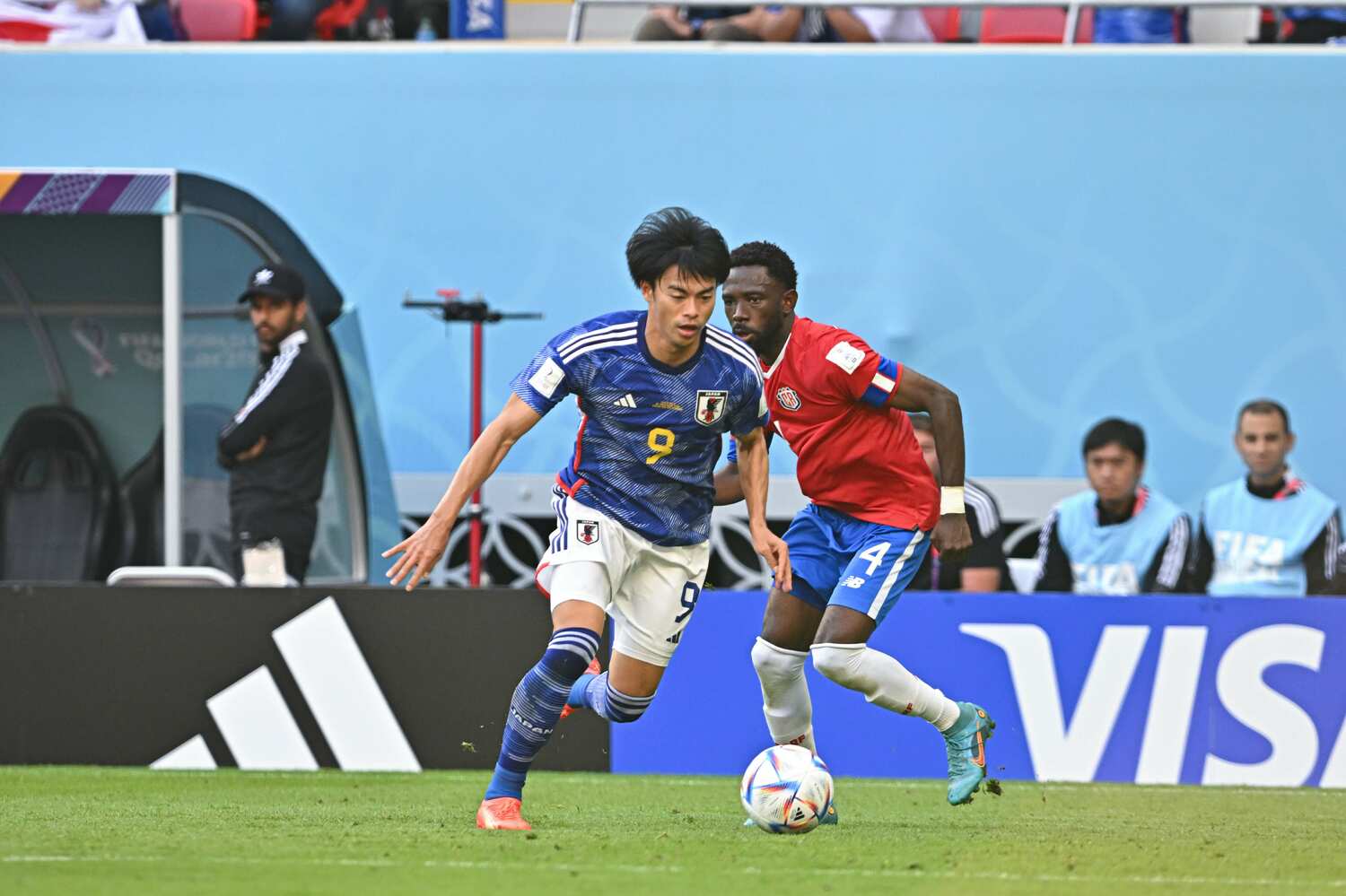 途中出場した三笘は何度か局面を切り開いたが、チームはそれを活かせなかった ©Takuya Kaneko/JMPA