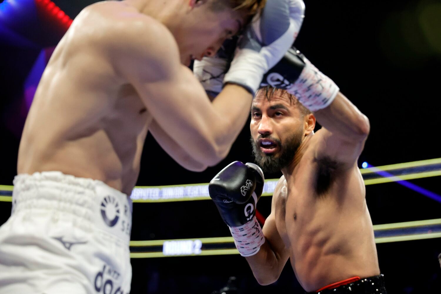 井上相手に、最後まで勇敢な闘いを続けたカルデナス　©Getty Images