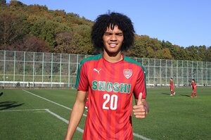 【前回の記事を読む】内田篤人も驚く“とんでもない化け物”17歳チェイス・アンリ（尚志高）が秘めるデカすぎる可能性「バックボーンを誇りに思っている」