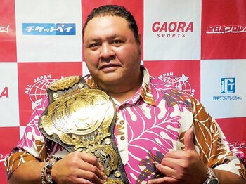 「いつでもかかってこい!」レスラー曙、10年の充実。~三冠王座奪回、全日の“横綱”に~<Number Web> photograph by NIKKAN SPORTS