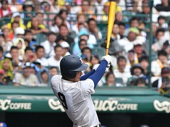 甲子園の48本塁打、メーカーはどこ？バットは2強、スパイクはアシックス。＜Number Web＞ photograph by Hideki Sugiyama