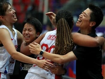 「怒らないコーチング」を日本のスポーツの常識に…女子バスケ代表・恩塚亨HCが掲げる「五輪で金」だけじゃない野望＜Number Web＞ photograph by AFP/AFLO