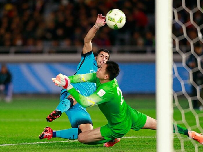 スタンドは埋まれども、盛り上がらず。気づけばバルサが勝っていた準決勝。＜Number Web＞ photograph by Yoshihiro Koike