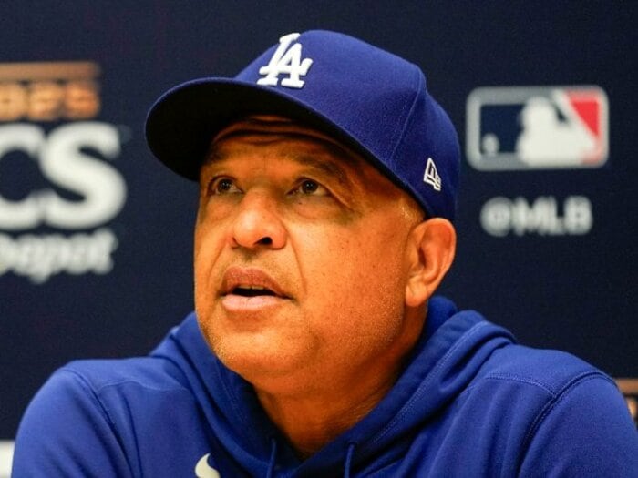 「あそこは佐々木朗希でしょう」ロバーツ監督の“謎采配”に山下大輔がズバリ「正直、シーズン中から…」連覇の可能性は？「大谷翔平はちょっと心配」＜Number Web＞ photograph by Getty Images