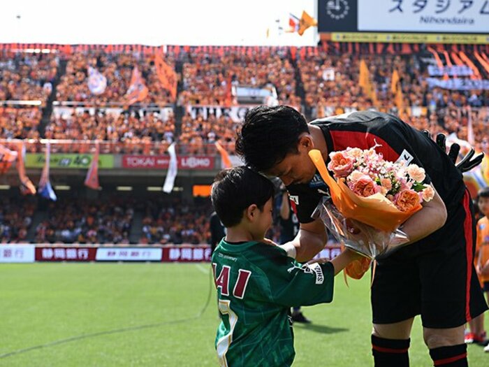 GK6人目のJ1通算300試合出場。38歳の西部洋平は雌伏の時を経て。＜Number Web＞ photograph by J.LEAGUE