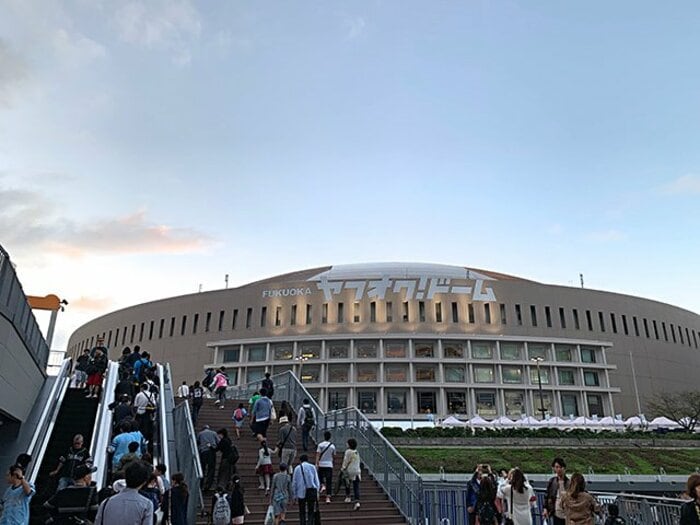巨人ファンの日本シリーズ福岡遠征。ボロクソにやられても、次は必ず。<Number Web> photograph by Yasutaka Nakamizo