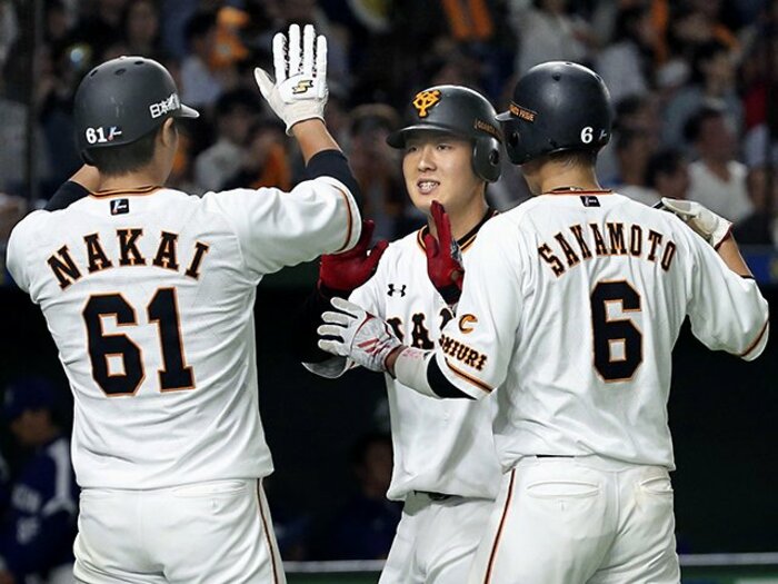 「2番・大谷翔平」はチームの柱の証。では巨人「3番・岡本和真」の意味は?<Number Web> photograph by Kyodo News