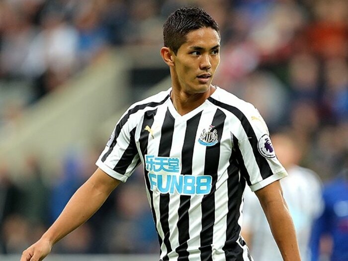 プレミアリーグで奮闘する3人の侍。武藤嘉紀、岡崎慎司、吉田麻也の今。＜Number Web＞ photograph by Uniphoto Press