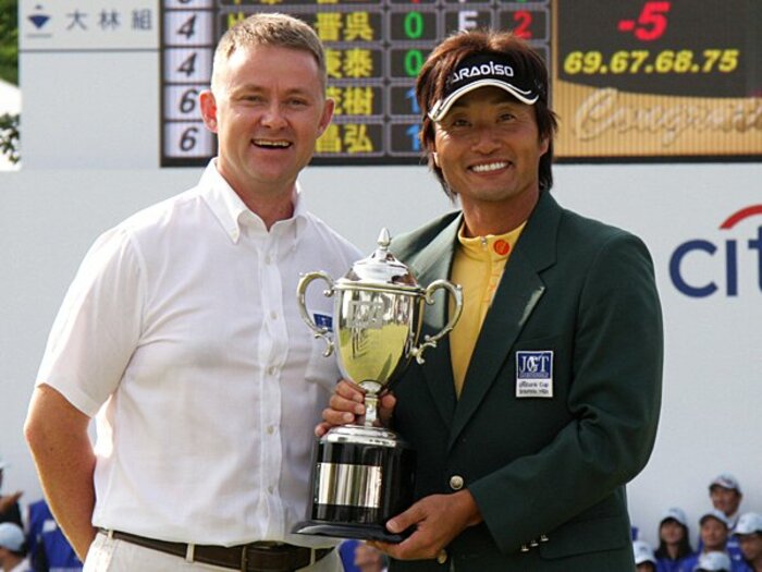 石川、池田ら若手を驚かせた円熟の技。ツアー選手権を制した宮本勝昌の矜持。<Number Web> photograph by Sports Graphic Number