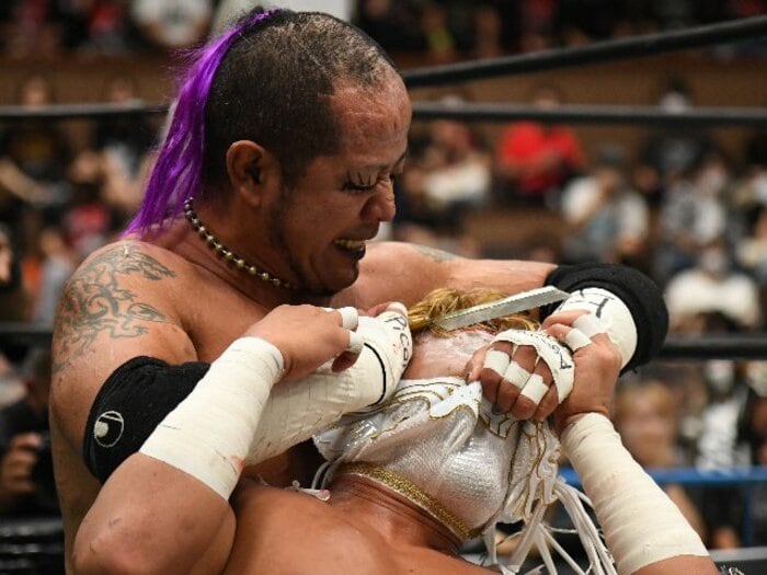 「死んでもいい覚悟なんていらねぇんだよ!」葛西純はエル・デスペラードに何を伝えたのか? カメラマンが激写した“血と熱狂の23分30秒”<Number Web> photograph by Masashi Hara