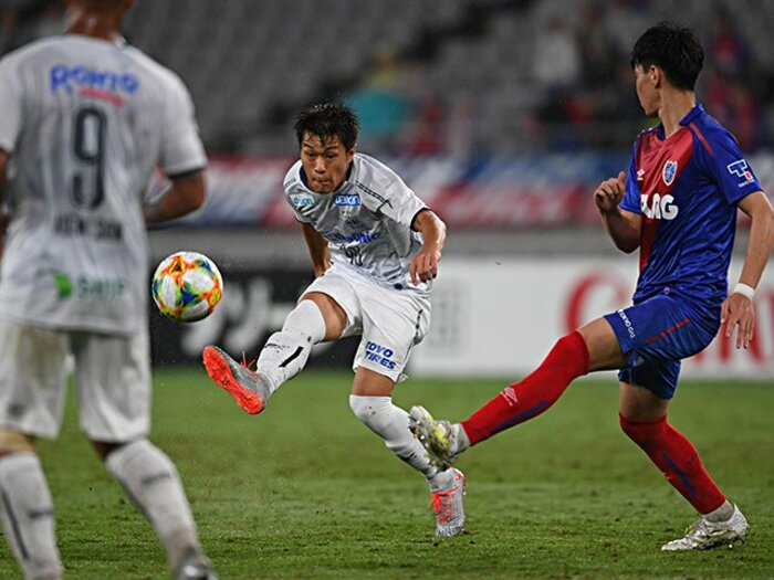 ガンバで発展途上の食野がマンCへ。Jを揺るがす黒船の資金力と情報網。＜Number Web＞ photograph by Getty Images