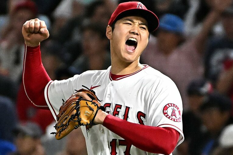 大谷翔平は7回1失点の好投でエンゼルスの連敗を止め、渾身のガッツポーズを見せた ／ photograph by Wally Skalij/Getty Images