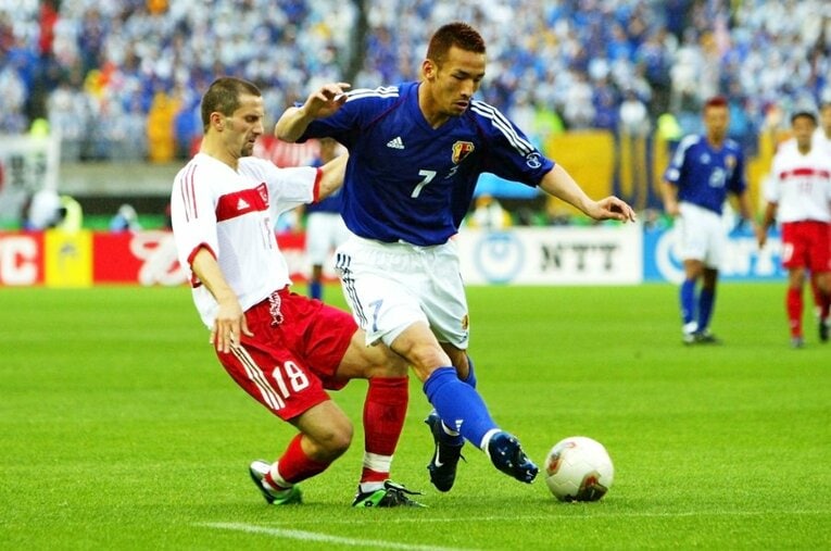 トルシエが率いた2002年の日本代表を中心選手として牽引した中田英寿。チームをベスト16に導いた ／ photograph by Gatty Images