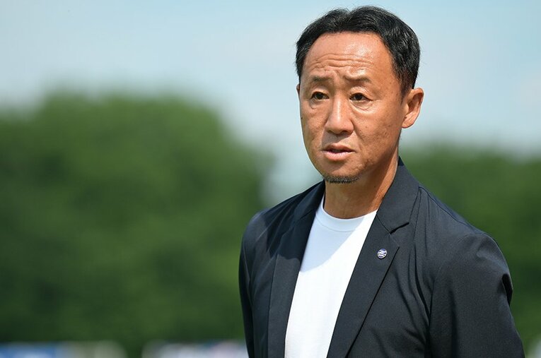 躍進する町田ゼルビアを率いる黒田剛監督。ブラジル人記者の目にはどう映るか ／ photograph by FCMZ