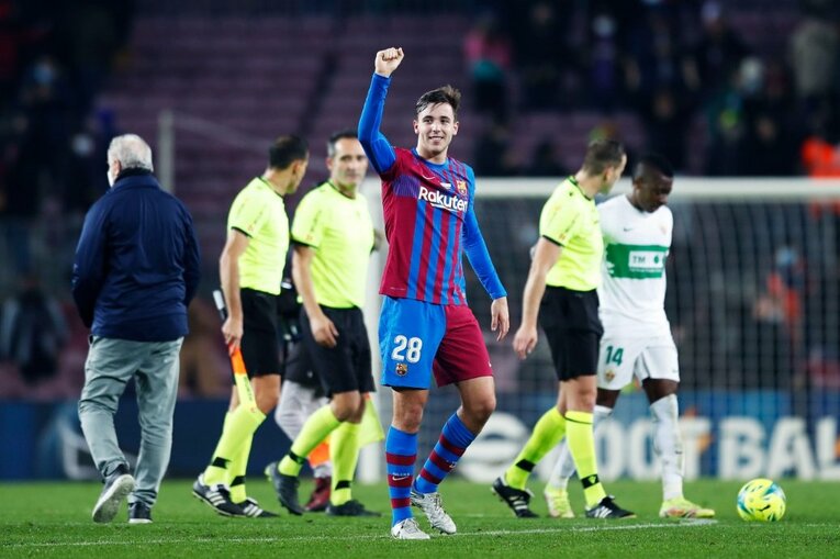 久保建英vsバルサがW杯イヤーのリーガ初戦… 年末の試合で見た「タケの身体の進化」と新星たちの奮起〈撮影者の視点〉(28)