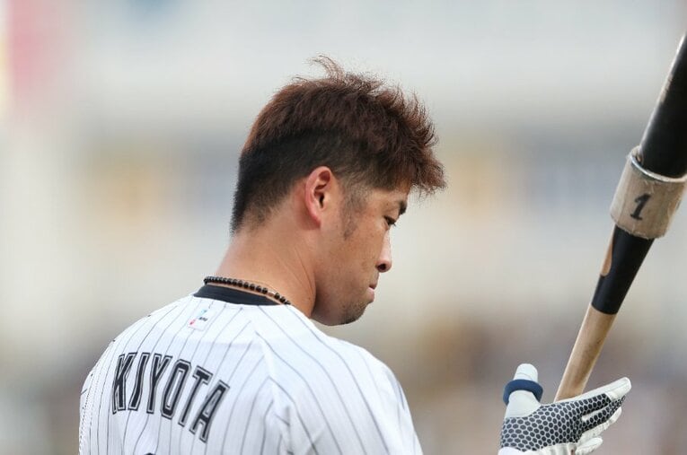 ロッテ時代の清田 ／ photograph by JIJI PRESS