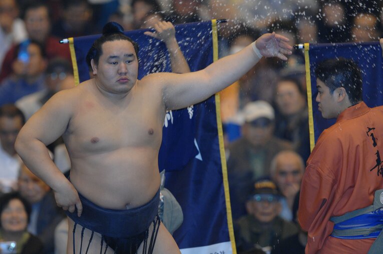 2010年1月場所で25度目の優勝を果たし、翌月に不祥事で現役引退。横綱・朝青龍とは何者だったのか？　©BUNGEISHUNJU