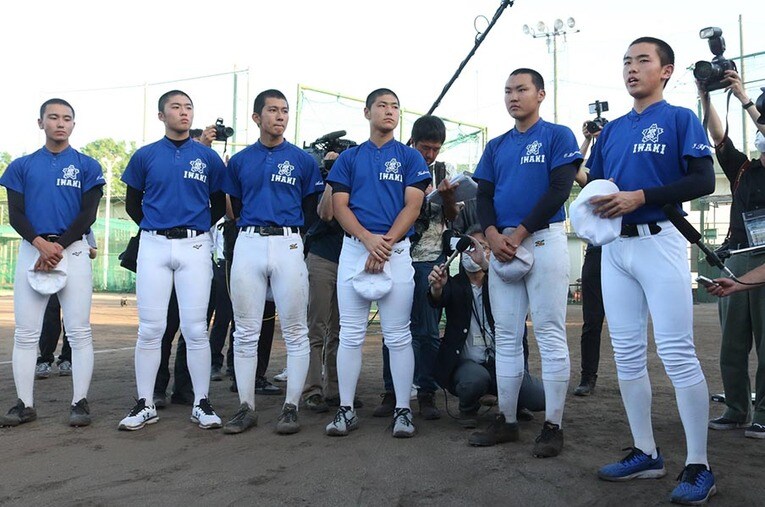 2020年6月、センバツに出場するはずだった32校による交流試合の開催が決定。それを受けて意気込みを語る磐城高・岩間涼星主将（右） ／ photograph by Sankei Shimbun