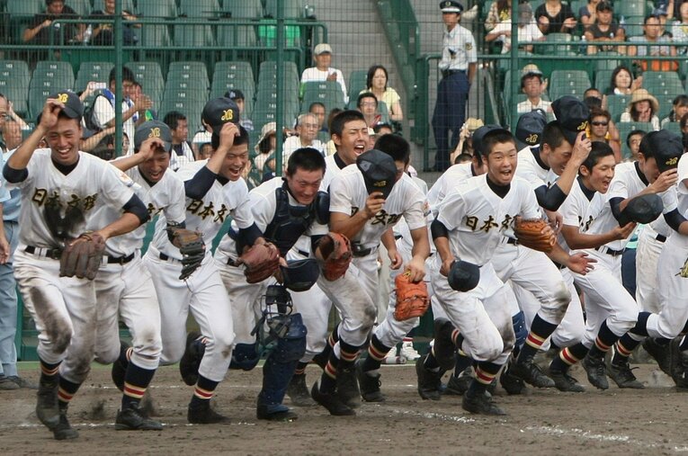 2009年、夏の甲子園決勝で中京大中京を相手に「世紀の追い上げ」を見せた日本文理ナイン。そこにいたる経緯はどんなものだったのか ／ photograph by JIJI PRESS