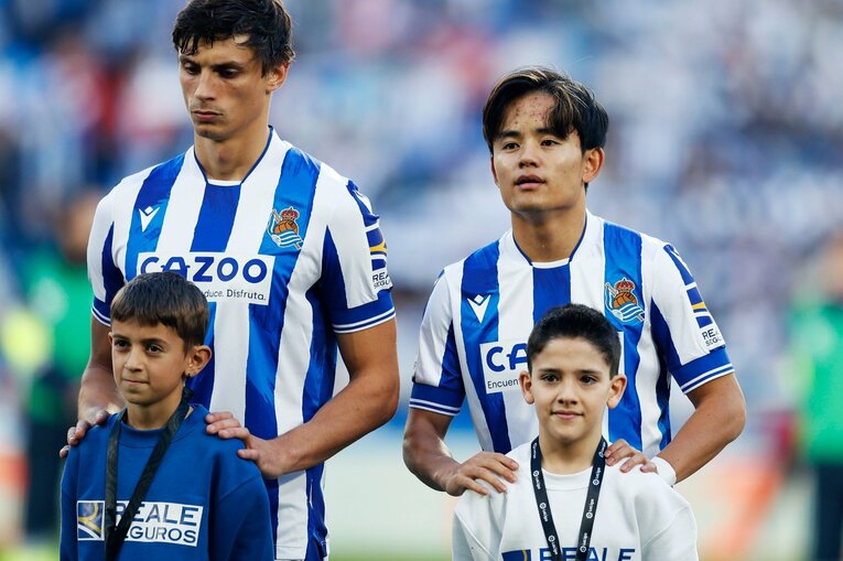 「TAKE 14」ユニ少年の期待に応えて…前髪イメチェン久保建英のW杯後ソシエダ初戦「ゴールへの気迫＋守備」を撮った〈写真多数〉(13)