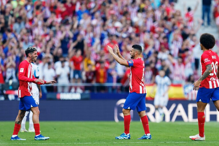 「タケはゲームで使ってるよ」少年と敵地大ブーイングの愛憎…月間MVP久保建英22歳が“アトレティコサポに認められた勲章”を撮った(11)