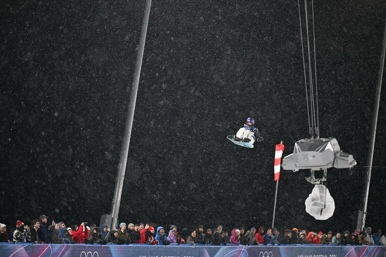 宙を舞う小野光希のルーティーン　©Nanae Suzuki/JMPA