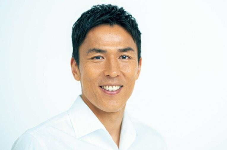 現役引退会見から3日後、雑誌Numberのロングインタビューに答えた長谷部誠（40歳）。いまだからこそ明かせる秘話を約2時間にわたって語った ／ photograph by Takuya Sugiyama