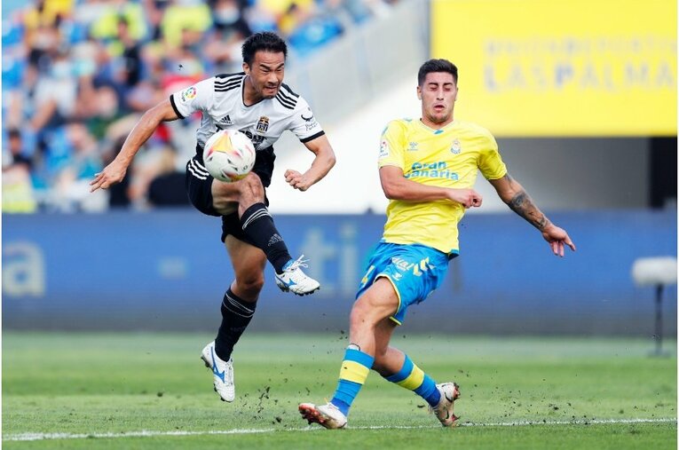 〈激写〉岡崎慎司35歳、スペイン2部から日本代表の救世主になれるか 「すごい良いヤツだよ」新天地でも愛される“侍魂”(16)