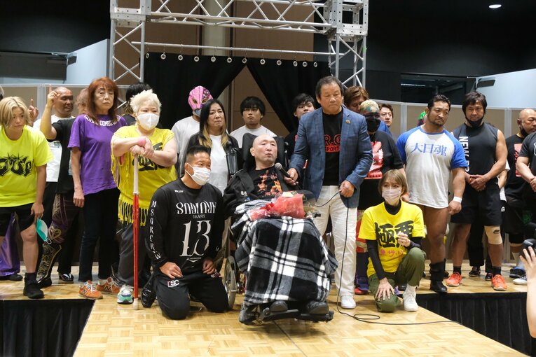 5月6日の『押忍PREMIUM』に車いすで登場した大谷晋二郎　©Norihiro Hashimoto