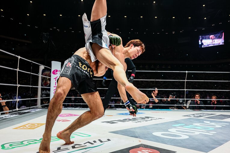 ラジャブアリ・シェイドゥラエフvs.朝倉未来。2025年12月31日、さいたまスーパーアリーナ　©RIZIN FF Susumu Nagao