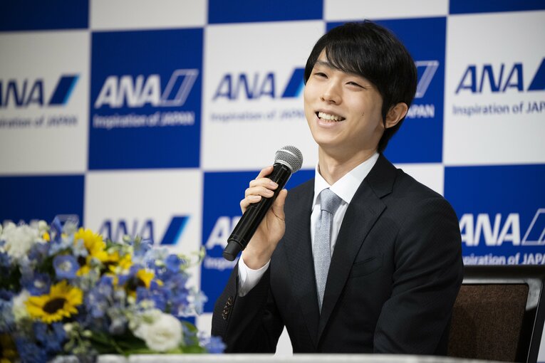 7月19日に行われた羽生結弦の会見。明るく気遣いのある、いつもの羽生の姿がそこにあった　©Asami Enomoto