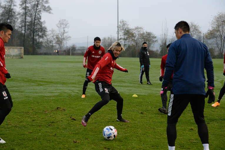 1カ月ぶりの代表戦　19歳久保建英と「長くプレーしてみてほしい」“注目すべき選手”ってだれ？(8)