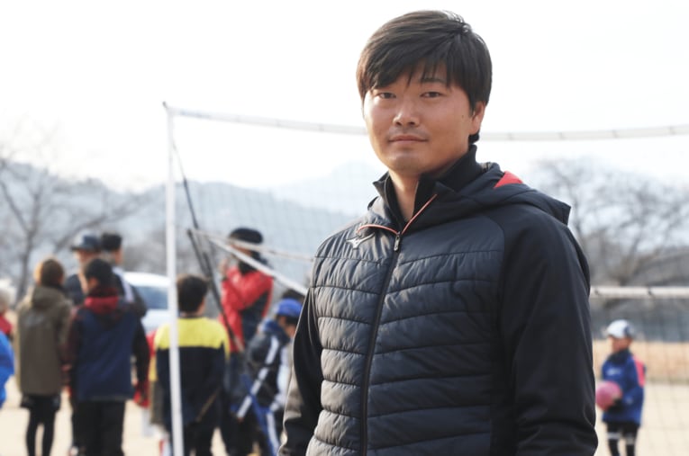 現在、指導者としての活動する市丸瑞希（26歳）。U-20W杯では堂安律や久保建英と共に日の丸を背負った ／ photograph by Takahito Ando